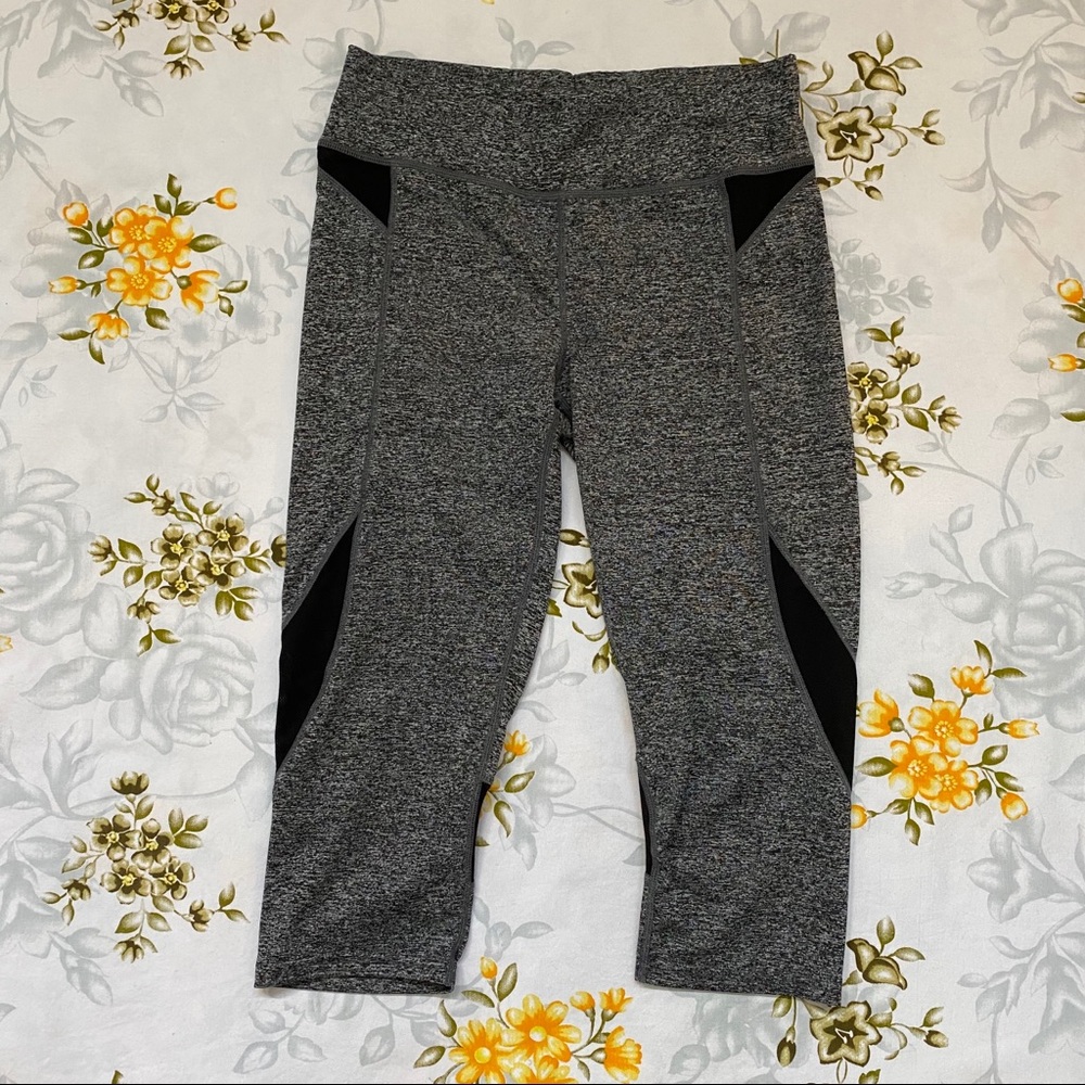 Cropped Grey Size M Workout Leggings